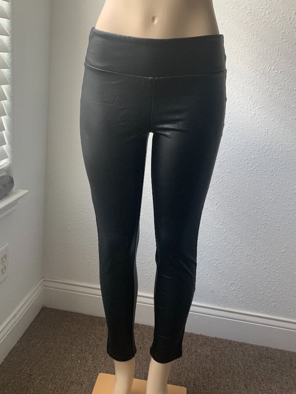 Kendall + Kylie Faux Leather Leggings Pants Black High Waist Fitted Medium